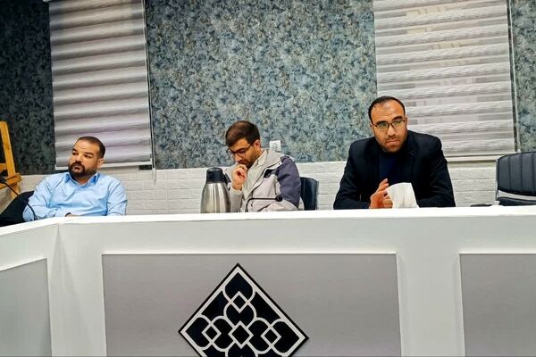 نشست گفت‌وگوی کتاب محور" ایرانی‌ها چه رویایی در سر دارند؟" در یاسوج