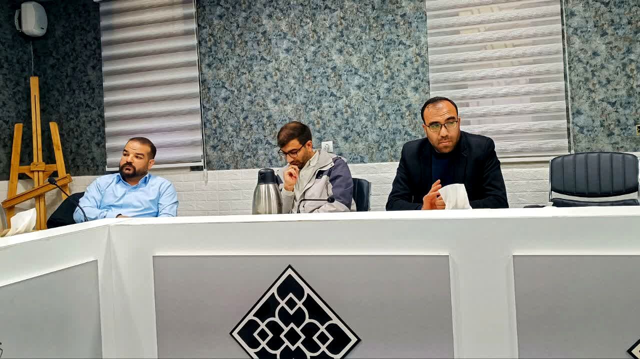 نشست گفت‌وگوی کتاب محور" ایرانی‌ها چه رویایی در سر دارند؟" در یاسوج