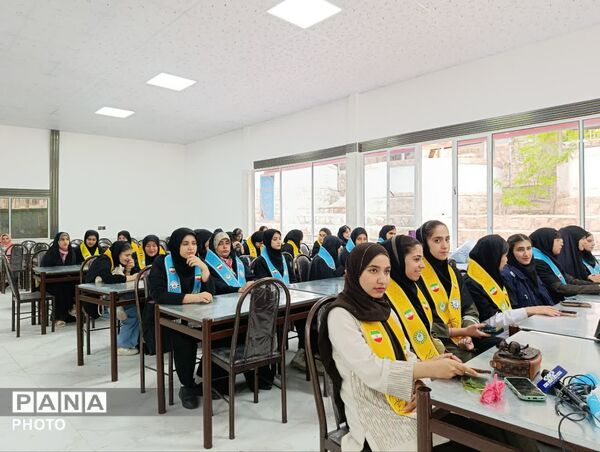 نشست مشاور وزیر آموزش‌ و پرورش با تشکل‌های دانش‌آموزی در یاسوج