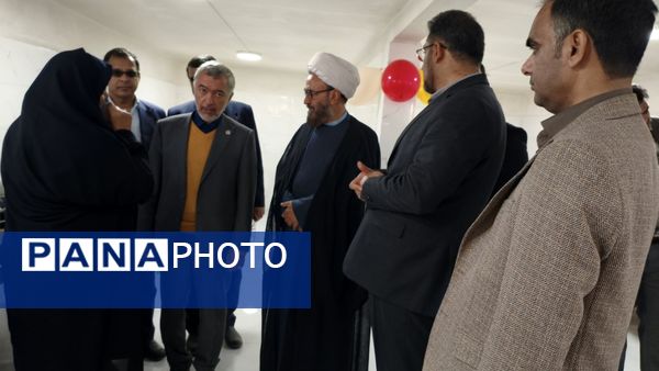 از دنیای دیجیتال تا مستطیل سبز؛ تحول دوجانبه در آموزشگاه نرجس