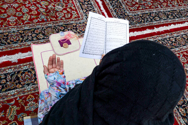 قرائت دعای‌ام داوود در حرم مطهر رضوی 