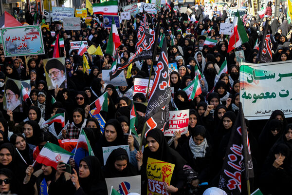 حضور پرشور دانش آموزان زنجانی در راهپیمایی ۱۳ آبان