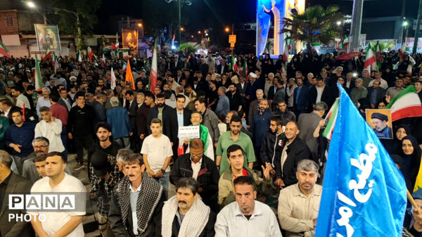 حضور پرصلابت مردم کوهدشت در اجتماع شبانه