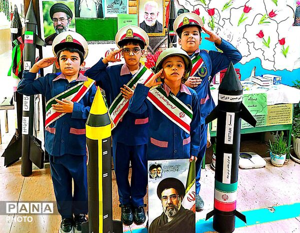 جشن آغاز سال تحصیلی و «روز پرچم» در مدرسه معراج منطقه ۱۰ تهران