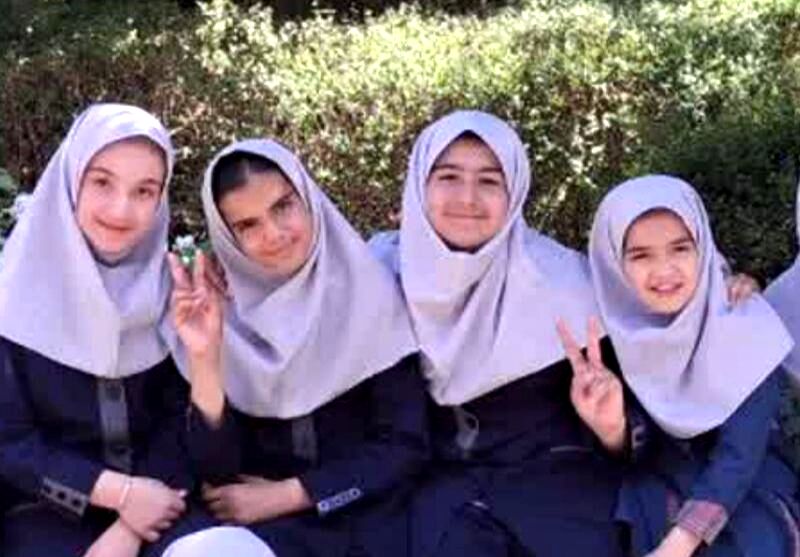 عکس یادگاری همکلاسی‌های دبستان تربیت ناحیه یک مشهد