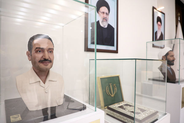 رونمایی از سردیس شهیدان رجایی و باهنر در دفتر وزیر آموزش و پرورش