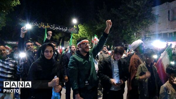 مشت ها بر فراز آسمان نیشابور نمایان شد 