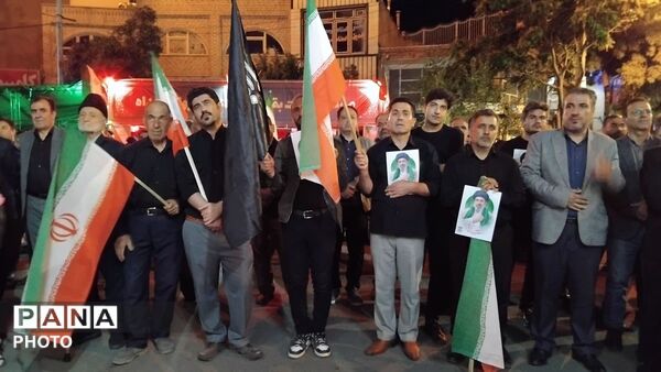 هم‌نوایی فرهنگیان و دانش‌آموزان اهر در سوگواره شبانه رهبر شهید