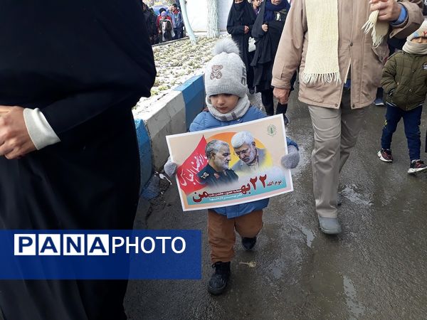جلوه‌هایی از حماسه آفرینی مردم شیروان در راهپیمایی ۲۲ بهمن 