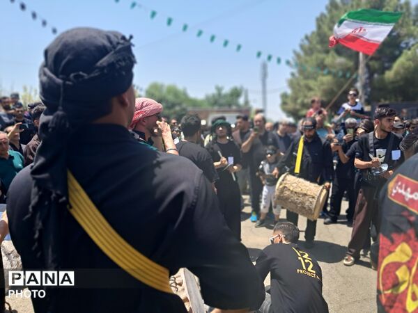 مراسم عزاداری ظهر عاشورا در روستای ولیان ساوجبلاغ