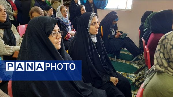  جلسه انجمن اولیا و مربیان در دبیرستان فرهنگیان ناحیه ۷مشهد 