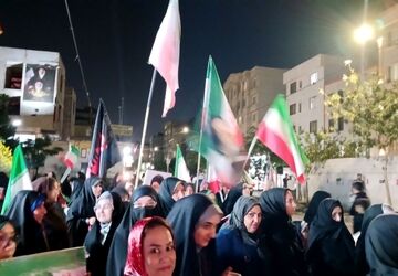برای انتقام خون رهبرم در راهپیمایی شرکت می‌کنم 