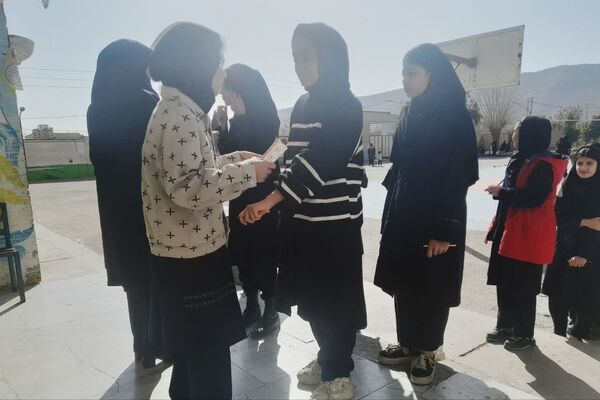 آزمون پیشرفت تحصیلی در دبیرستان آیت الله طالقانی داریون