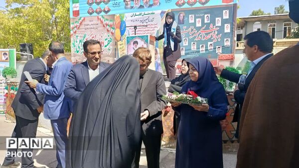 نواختن زنگ مهر، ایثار و مقاومت در مدرسه نمونه دولتی ۹ دی