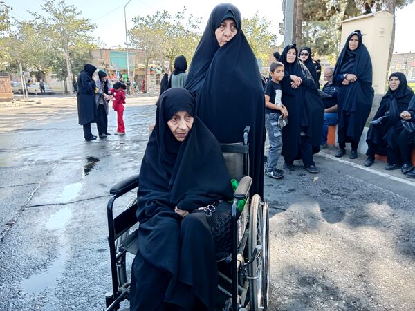 جاماندگان اربعین حسینی در  راهپیمایی حرم تا حرم نیشابور 