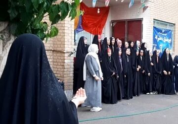 برگزاری مراسم روز دختر در دبیرستان آسیه قم