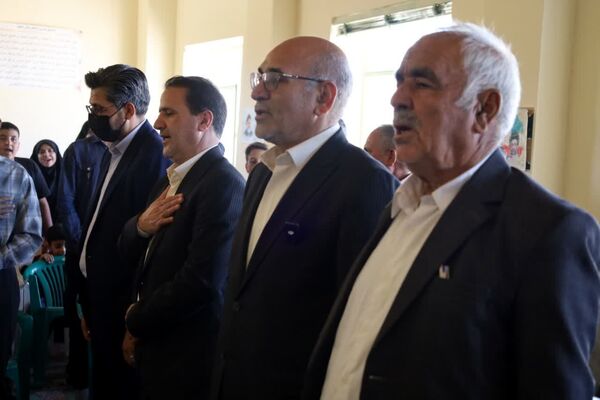 بازدید مدیرکل آموزش و پرورش استان یزد از آموزشگاه شهید نواب صفوی بهاباد