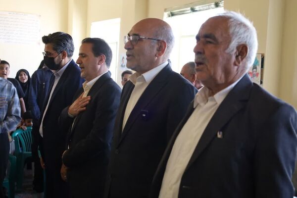بازدید مدیرکل آموزش و پرورش استان یزد از آموزشگاه شهید نواب صفوی بهاباد