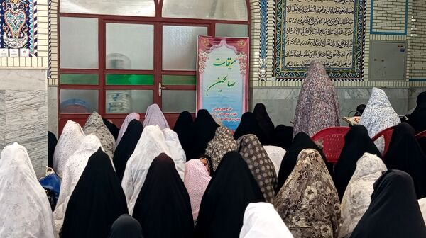 نماز جمعه با حضور دانش‌آموزان فعال بسیجی شهر بن