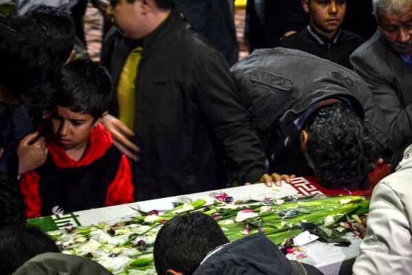 مراسم اکران فیلم سینمایی مجنون در دبیرستان کوثر شهر رباط‌سنگ