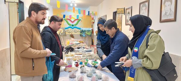 برپایی بازارچه دست سازه‌ها در کانون شهید مطهری سملقان