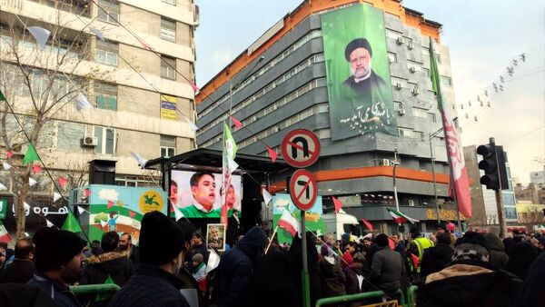 جشن پیروزی انقلاب در خیابان‌های تهران