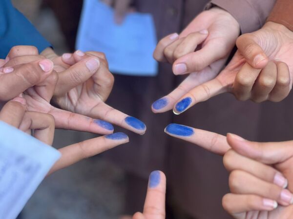 انتخابات پرشور شورای دانش‌آموزی در مدرسه صالح ادیب