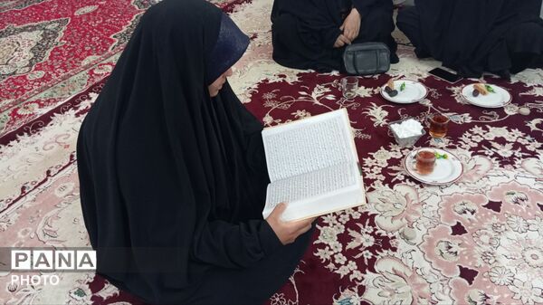 دیدار بانوان بسیجی پایگاه‌های رزق آباد و فرگ با خانواده شهید مرادپور