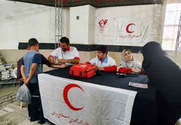 میز خدمت هلال‌احمر در مهرشهر کرج 