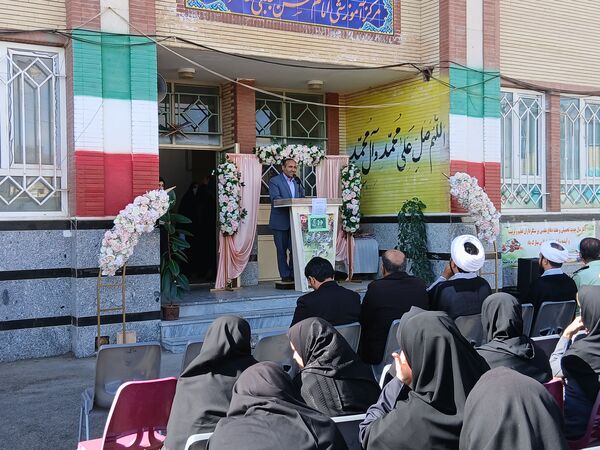 آغاز سال تحصیلی با گرامیداشت یاد و خاطره شهیدان در مدرسه فاطمیه شهرستان چاراویماق 