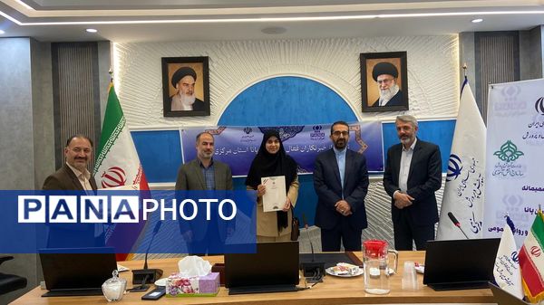 تجلیل از خبرنگاران برتر و فعال خبرگزاری پانای استان مرکزی 