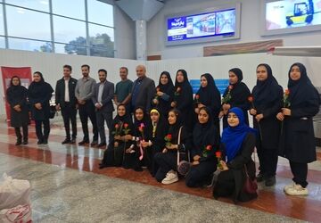 بازگشت پیشتازان استان فارس از اردوی زیارتی - آموزشی مشهد مقدس