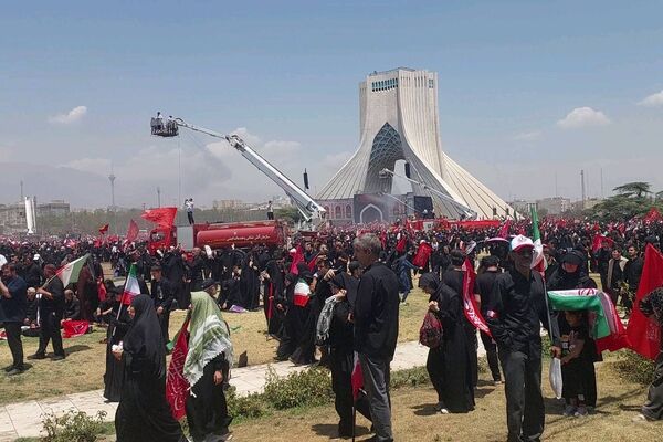 میدان آزادی؛ خروش عاشقان در بدرقه رهبر شهید