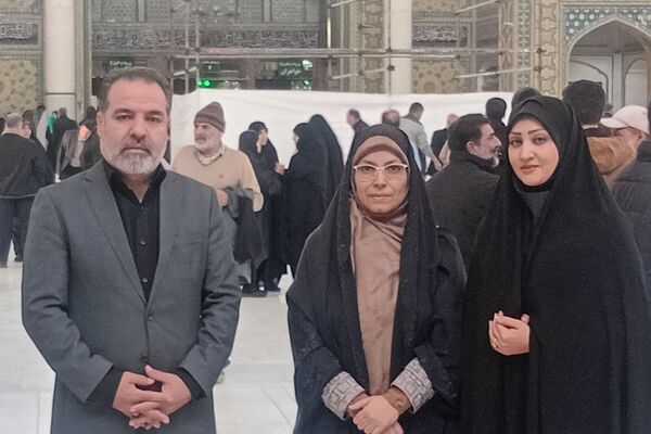 حضور دانش‌آموزان و فرهنگیان ناحیه دو شهرری در نماز جمعه 