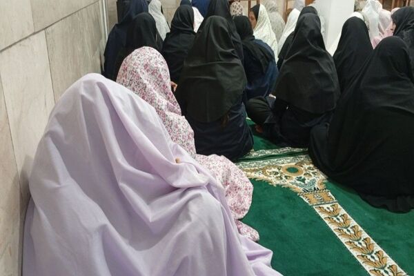 جلسه هفتگی توسل به آقا امام زمان (عج) در خوابگاه دخترانه شهید مجید دهنوی 