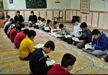 محفل انس با قرآن کریم هیئت انصارالمهدی  دبیرستان شهید باهنر 