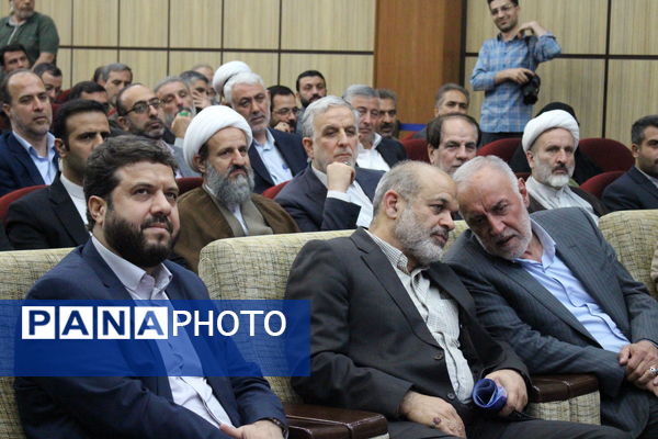 جلسه شورای اداری استان تهران با حضور وزیر کشور به‌مناسبت هفته معلم