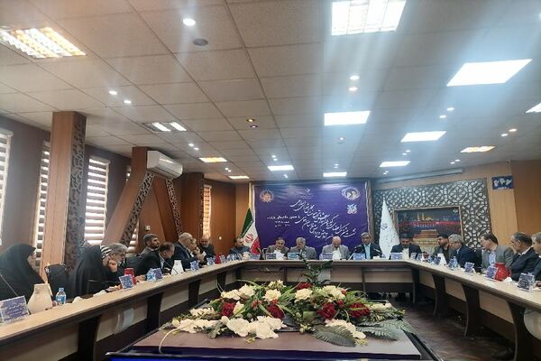 نشست مشترک اعضای کمیسیون آموزش و تحقیقات مجلس، مدیران آموزش و پررش استان خراسان رضوی و وزیر آموزش وپرورش در مشهد