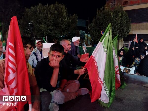 شبِ اشک و عرفان در حسینیه امام خمینی