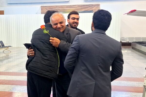 استقبال از زائران حرم امام رئوف در فرودگاه شیراز