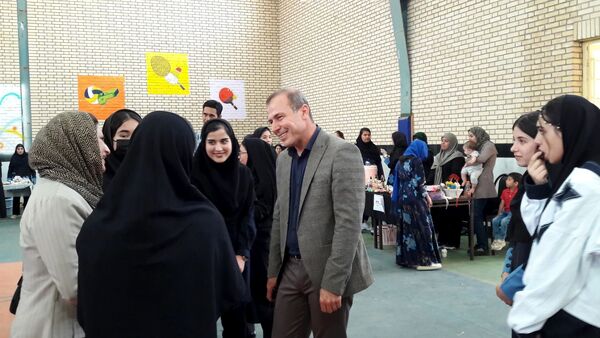برپایی بازارچه مدرسه‌ای در مجتمع عشایری امید انقلاب