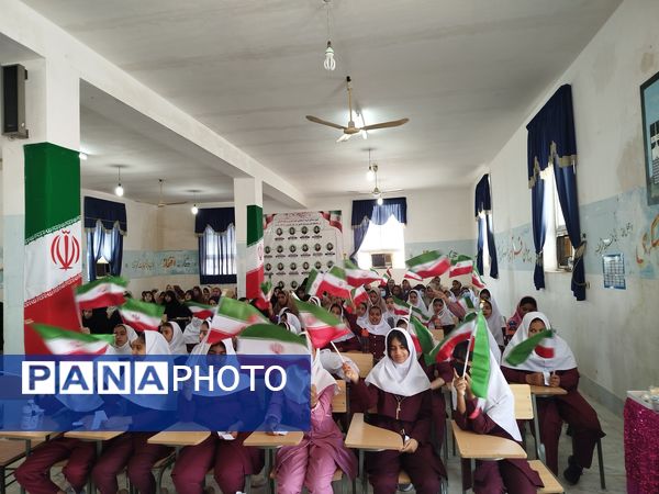 نواختن زنگ مهر و ایثار و ادای احترام به یادمان شهدا در بندر لنگه 