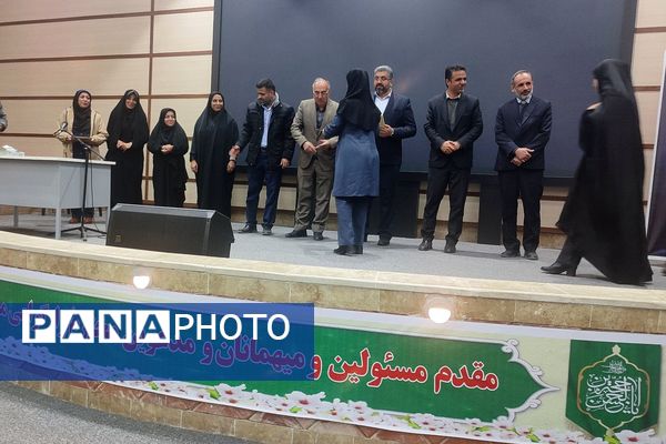 درخشش خلاقیت دانش آموزان قدسی در نمایشگاه دستاوردهای فناورانه و پژوهشی