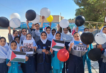 برگزاری جشن هفته کودک به یاد کودکان غزه در مدارس شهر ایزدخواست
