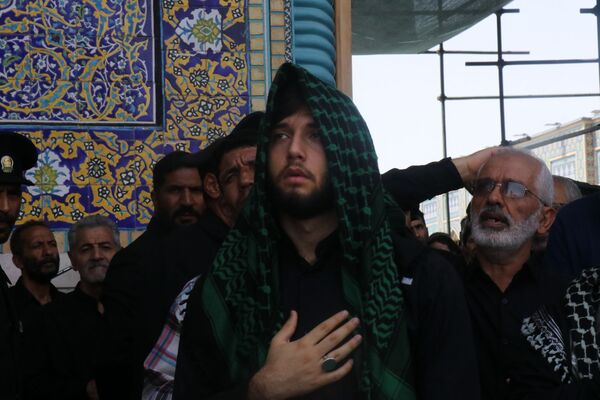 آسمان حرم مطهر رضوی غرق در نوای علمدار نیامد