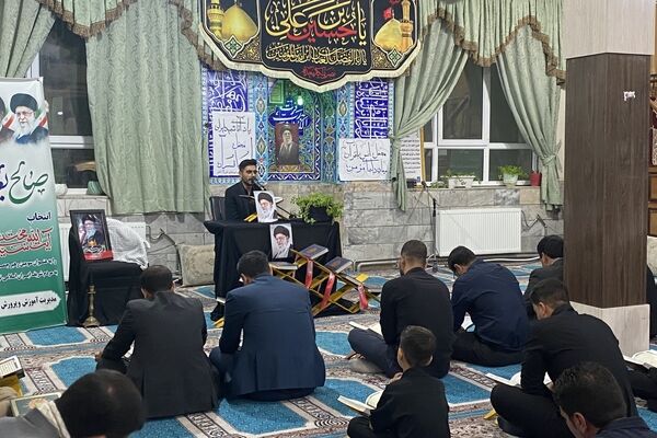 محفل انس با قرآن به یاد رهبر شهید انقلاب
