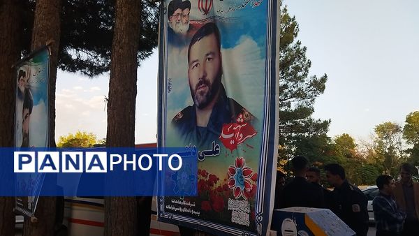 غبارروبی مزار شهدا توسط مسئولین شهرستان نیشابور انجام شد 