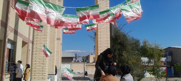 آموزشگاه فاطمیه جیرفت به استقبال «دهه فجر»