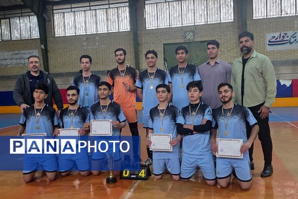 رقابت دانش‌آموزان رباط‌کریم در مسابقات بین مدرسه‌ای فوتسال