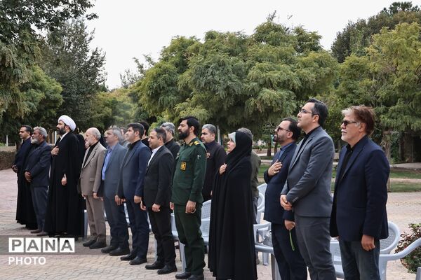 افتتاحیه بازارچه انار و کاپشن در شهر کهک